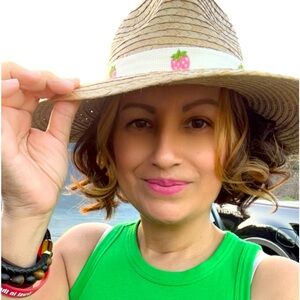 Meet your Posher, CarizmaLive! Come check out my closet for Vintage & Fun vibe!